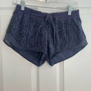 LULULEMON - RUNNING SHORTS SIZE 6